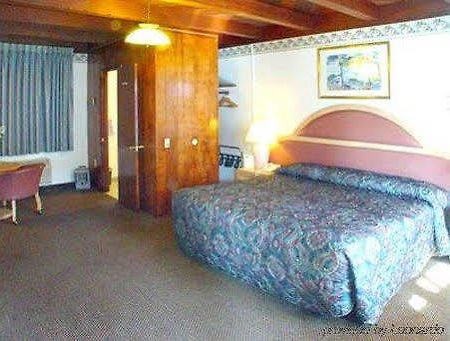 Cloverdale Oaks Inn Room photo