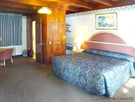 Cloverdale Oaks Inn Room photo